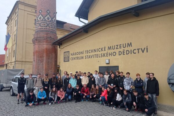 Kdo si hraje, nezlobí aneb exkurze do multifunkčního stavebního centra v Plasích